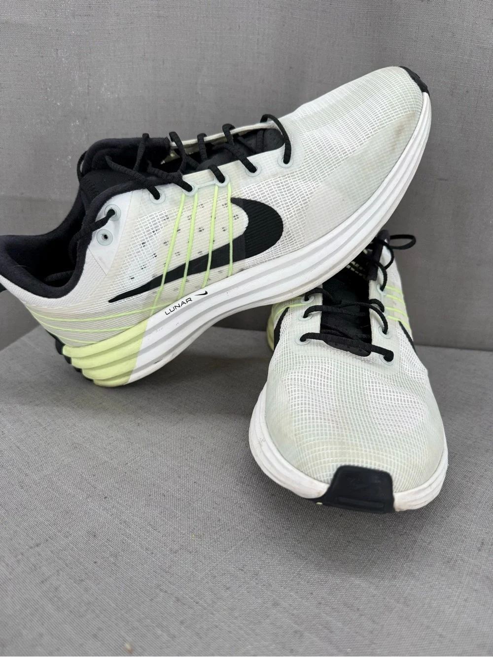 Nike Lunar Roam Men's Size 9.5 US Running Shoes Off White Volt
